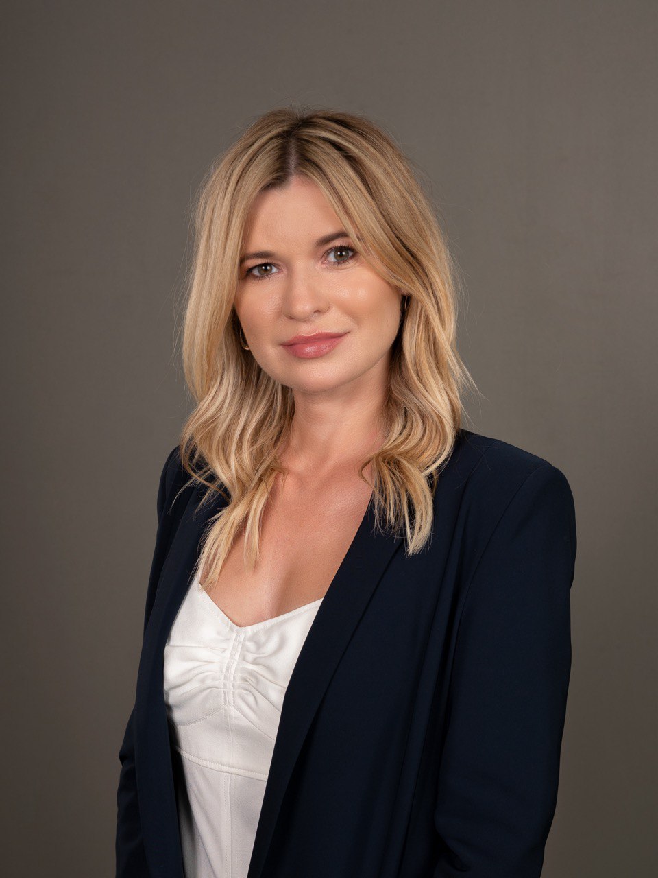 фото на красном фоне